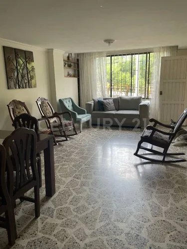 Se Vende Apartamento En Los Colores, Excelente Ubicación.