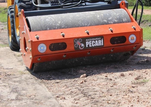 Imagen 4 de 9 de Implemento Jmv Vibrocompactador Liso Vc120 Minicargadora