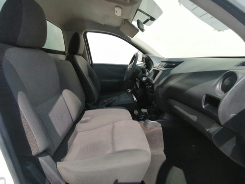 Nissan Np300 Estaquita 2016 Caja Seca