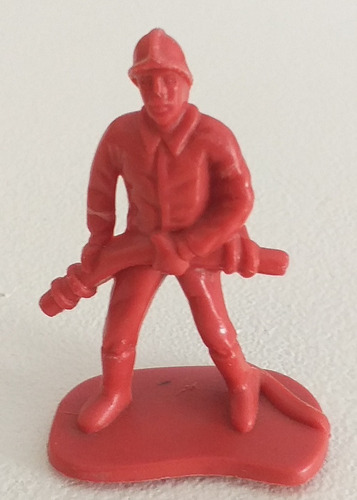 Imagen 1 de 6 de Bombero Figura Soldadito Plastico Muñeco Retro Vintage 6 Cm.