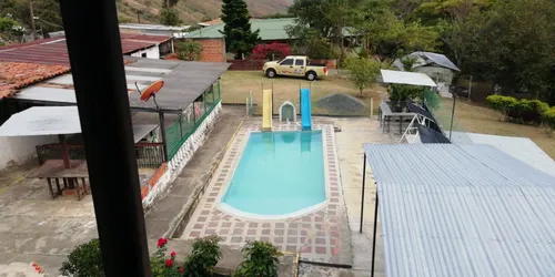 Finca Con 40 Metros A Orilla De La Via Principal Yumbo La Cumbre