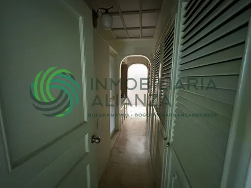 Apartamento En Venta En Cabecera Del Llano. Cod V61724