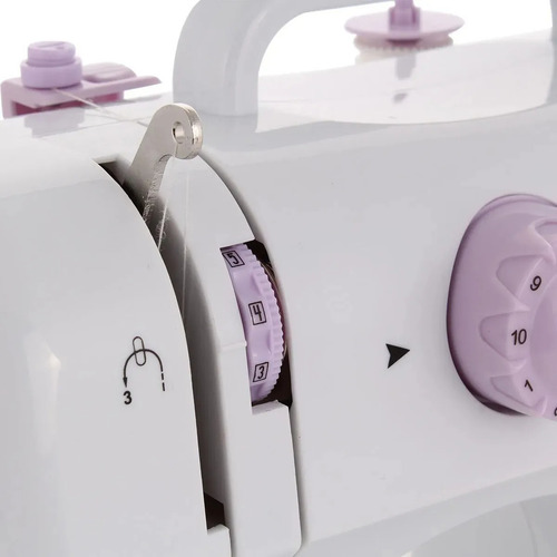 Maquina De Coser 12 Puntadas Costuras Electrica Pilas Cuota Color Blanco