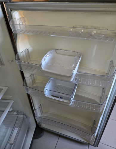 Heladera Whirlpool Wrm39ck Nofrost 340ls Color Inox Detalles Gris (Usado)