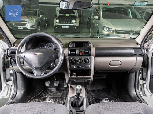 Imagen 16 de 18 de Chevrolet Classic Ls 1.4 4p Airbag + Abs