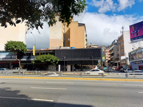 Local A Pie De Calle Av. Francisco De Miranda Y Fondo Comercio 300 M2