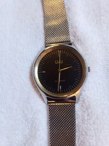 Reloj Qyq Impecable Pilas Nuevas Gris Amarillo Negro (Usado)
