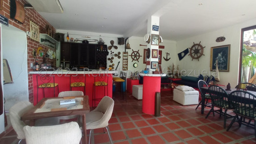 Julio Latouche 24-20805 Hermosa Casa En Alquiler Colinas De Guataparo Valencia, Amplias Áreas Verdes, Tanque De Agua 10.000 Lts.