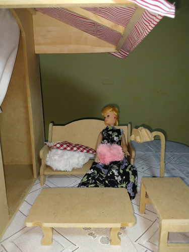 Casita Muñeca Barbie Con Escalera + Muebles