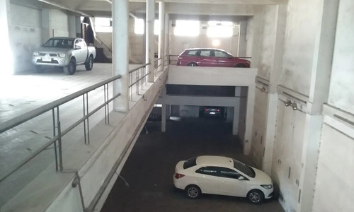 Venta De Edificio En Ciudad Vieja Y Parking