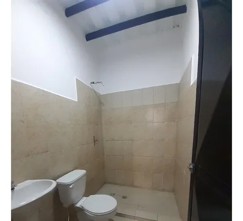 Galpon En Santa Rosa, Valencia