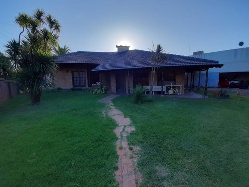 Imagen 3 de 14 de Chalet En Venta En Ituzaingo Sur