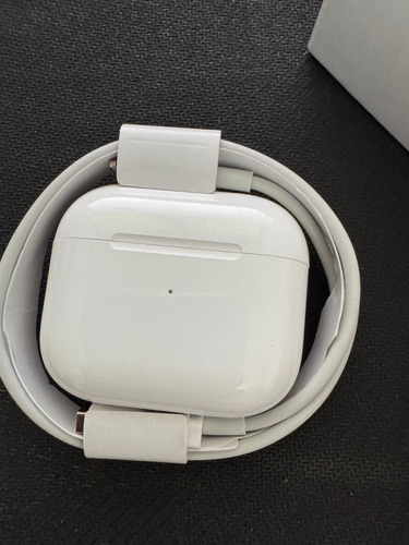 Apple AirPods (3a Generación) Con Caja De Carga Magsafe 1 (Reacondicionado)