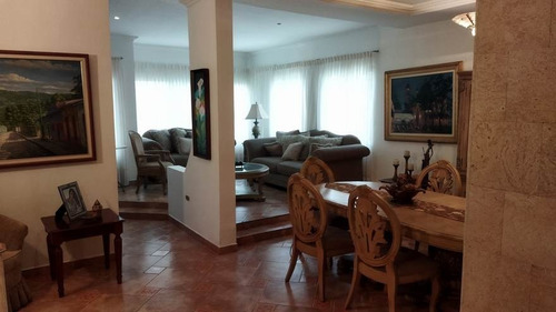 Imagen 2 de 10 de Townhouse En Venta Juanico, Urb. Villas Victoria