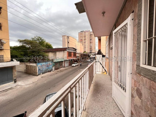 Se Vende Conservado Apartamento Maracay Zona Centro 24-9986 Al