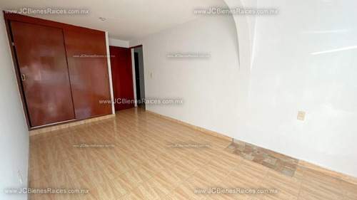 Casa En Venta Dos Niveles Col. Valente Díaz A 5 Minutos Del Aeropuerto.