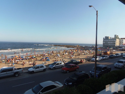 Imagen 8 de 30 de Frente A La Playa