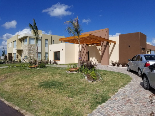 Venta Casa 4 Ambientes Con Pileta Barrio Don Joaquin