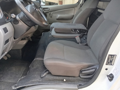 Nissan Urvan 2.5 Panel Amplia Aa Mt