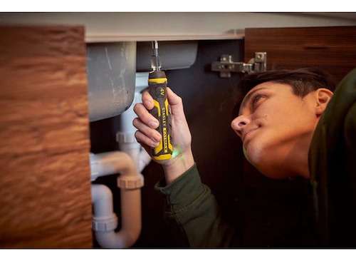 Chave de fenda ergonômica sem fio Stanley Fatmax 4v cor preto/amarelo Frequência 50 - 60 Hz