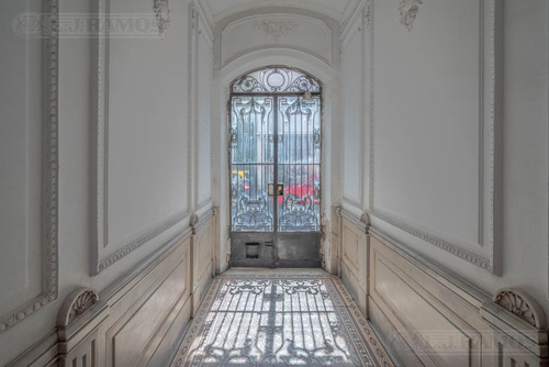 San Telmo. Carlos Calvo 600. Piso Francés. Techos Altos.