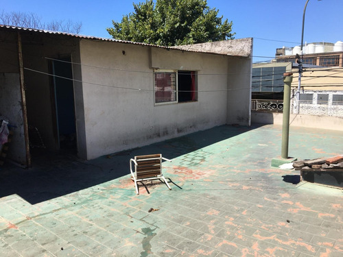 Casa 3 Ambientes Con Taller Y Quincho En Terraza