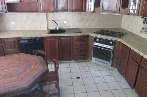 Se Vende Casa En Prados Del Este Mls #24-20653