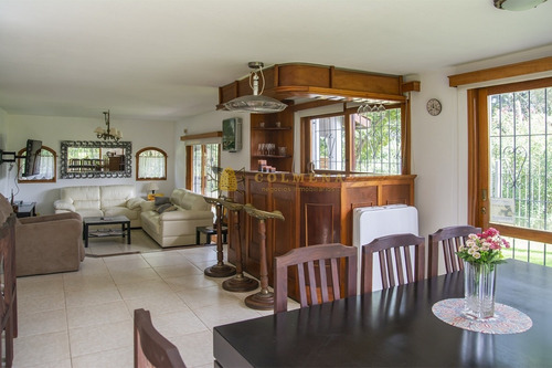 Casa Ubicada En Zona De Paz Y Tranquilidad.- Ref: 4528