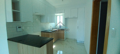 Imagen 8 de 21 de Apartamento En Alquiler En Piso 9 Torre De Urb. Thomén Awpa02
