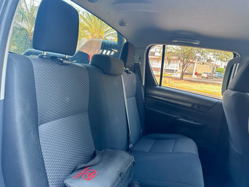 Toyota Hilux 2.7 Cabina Doble Sr Mt