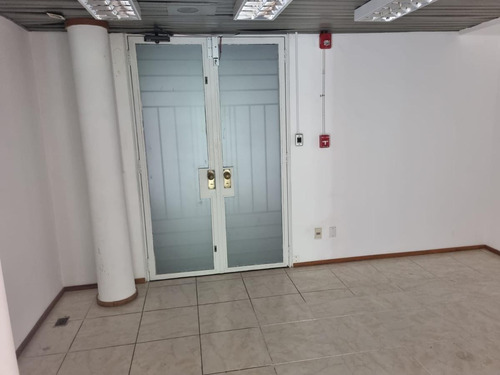 Imagen 3 de 22 de Oficina - Oficina, Soriano Y Florida, 160 M2 , Esquina, Super Luminosa !!