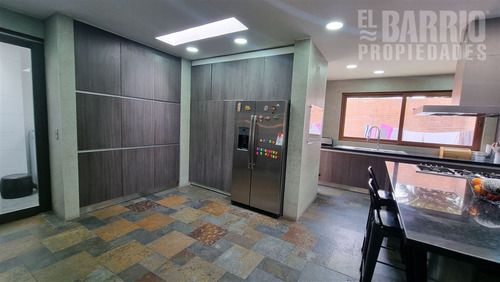 Casa En Venta De 4 Dorm. En Chicureo Centro