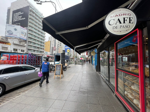 Belgrano / Gran Panadería Y Bar Av. Cabildo Casi Congreso