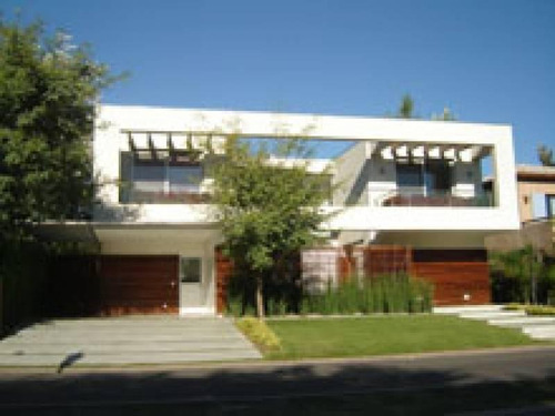 Imagen 2 de 26 de Excelente Casa Al Lago En Santa Bárbara. Muy Buena Calidad De Construccion!