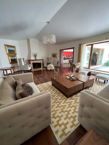 Venta De Casa En Fraccionamiento San Carlos En Metepec