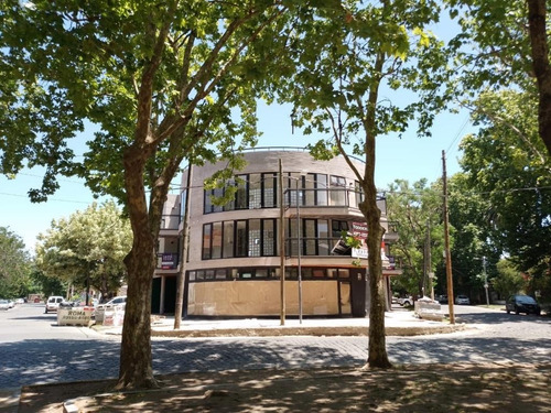 Departamento A La Venta De 3 Ambientes Con Terraza Privada En Edificio Plaza Azopardo - Adrogue