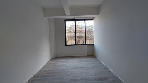Imagen 10 de 15 de Apartamento En Venta De 2 Dormitorios En Centro - Reciclado