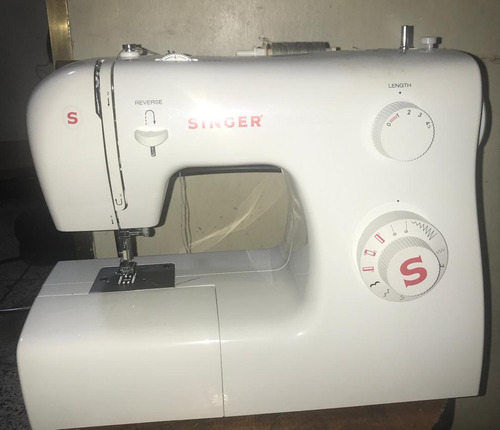 Máquina De Coser Portátil Singer 2250 Electrónica