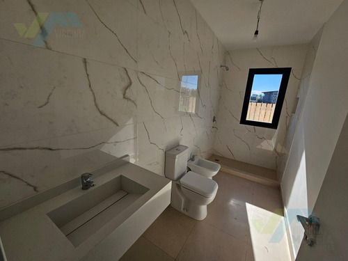 Casa En Venta 4 Ambientes - Barrio Cerrado Santa Elisa - Pilar Del Este -