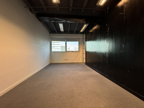 Alquiler: Oficina 3 Ambientes Con Cochera - Edificio Corporativo - Super Luminosa