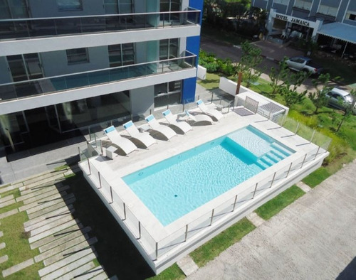 Venta De Apartamento 2 Dormitorios Y Medio En Playa Brava