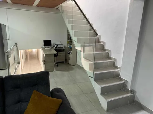 Casa Amplia En Aranjuez - 200m2, Garaje, Excelente Ubicación
