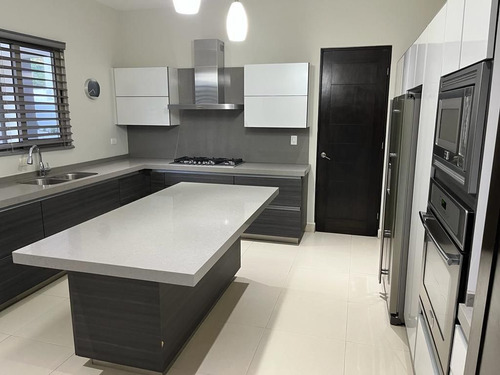 Casa En Venta, Soria Residencial, El Uro