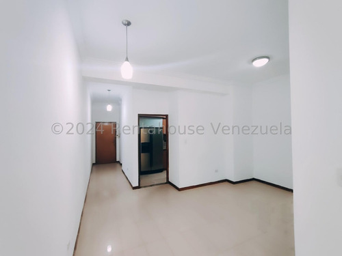 Apartamento En Venta Con Excelente Comodida Las Chimeneas 24-24487