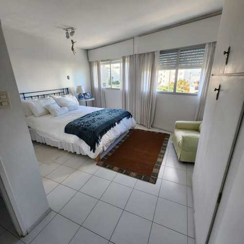 Alquiler Apartamento 2 Dormitorios, Playa Mansa (ref: Atm-7626)