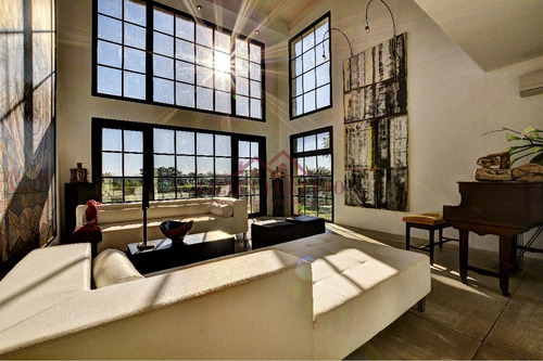 Venta De Casa De 3 Dormitorios En La Laguna Del Diario En Punta Del Este, Maldonado.- Ref: 1605