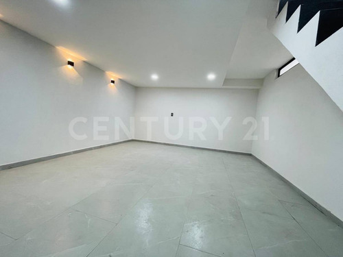 Venta Casa En Privada 3 Recamaras, 3 Baños, Con Jardín Y Sótano, Zona Cholula