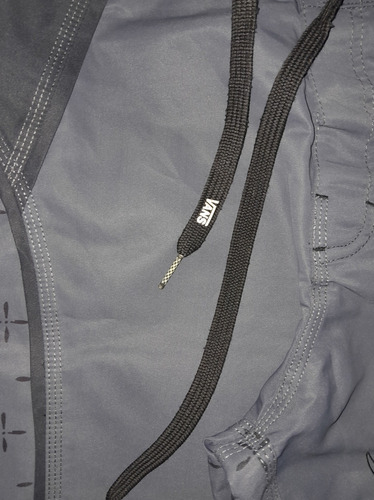 Bermuda Vans Vintage Bordada (Usado)