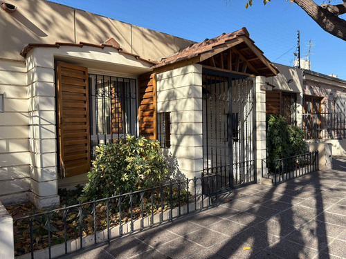 Casa En Venta En Godoy Cruz
