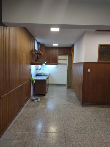 Chalet En Zona Residencial 4 Ambientes. 2 Dormitorios Y Escritorio. Jardín Cochera- La Lucila